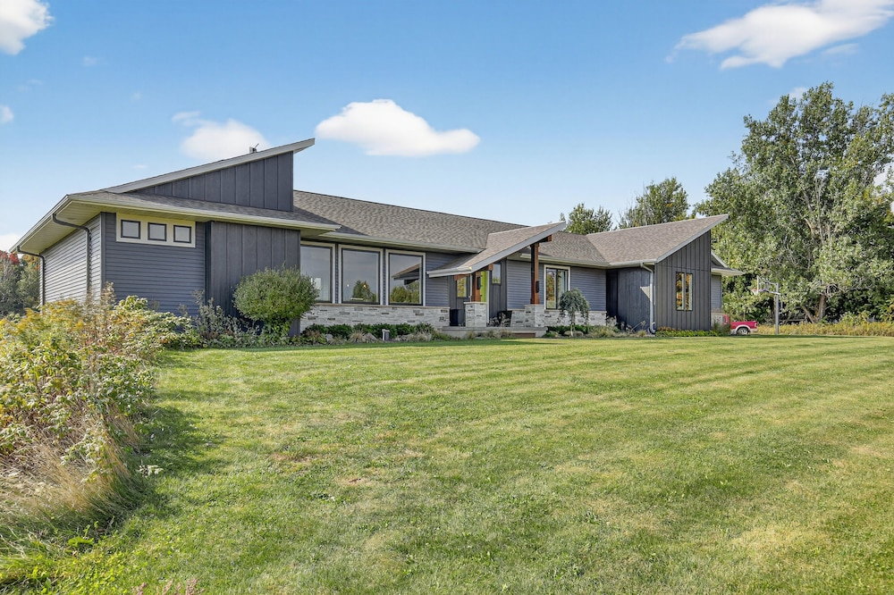 Peaceful Secluded Wausau Retreat 3 Bedroom Home
