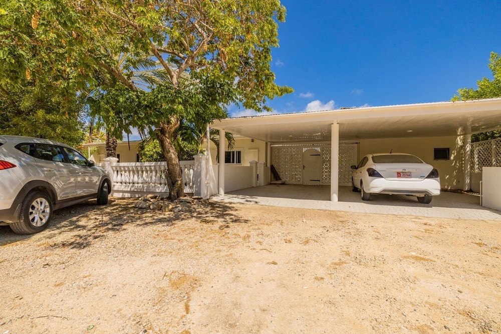 New 5 Bedroom Private Pool Near Superfood