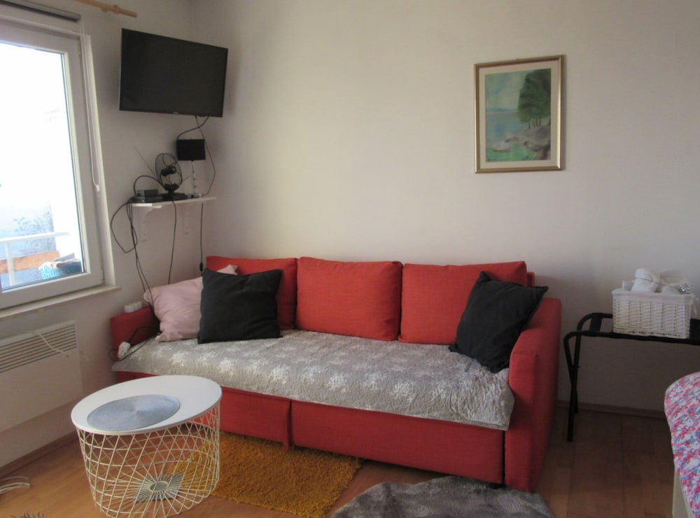 Plesivica Hillside Holiday Home With Hot -tub