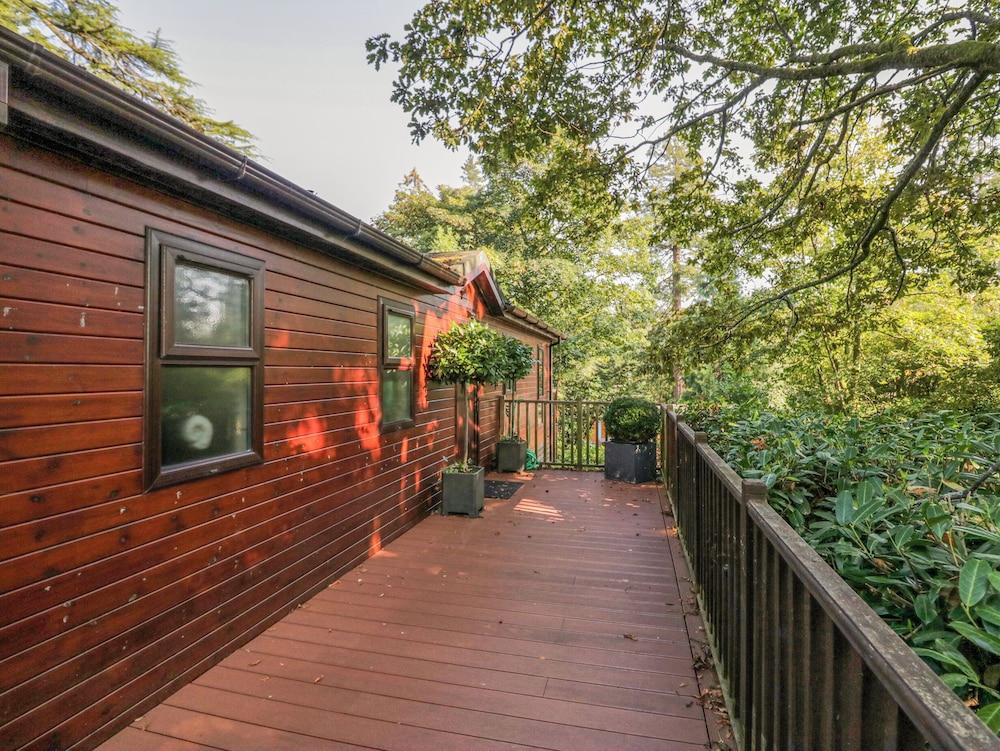 Tree House, Partial Lake Views