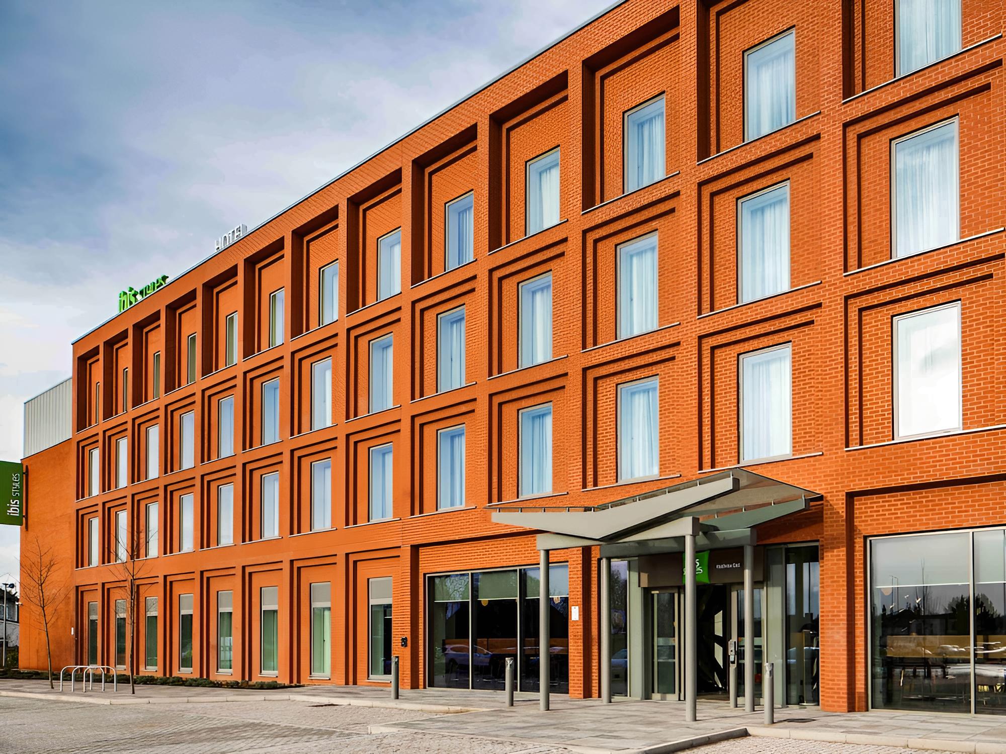 IBIS STYLES London Heathrow East view 4