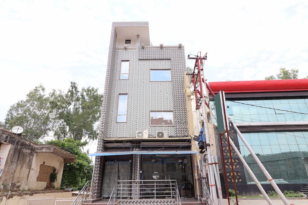 OYO 10750 O'live INN