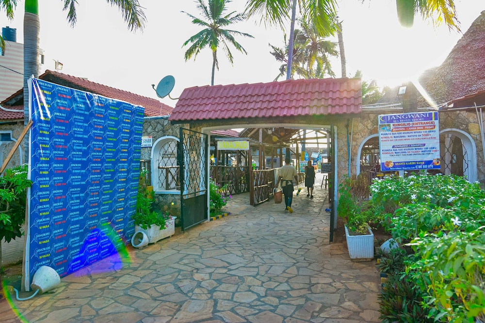 Best Western Jangwani Sea Breeze Hotel