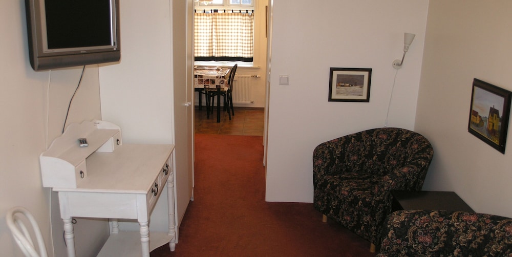 Three Sisters Studio Apartments