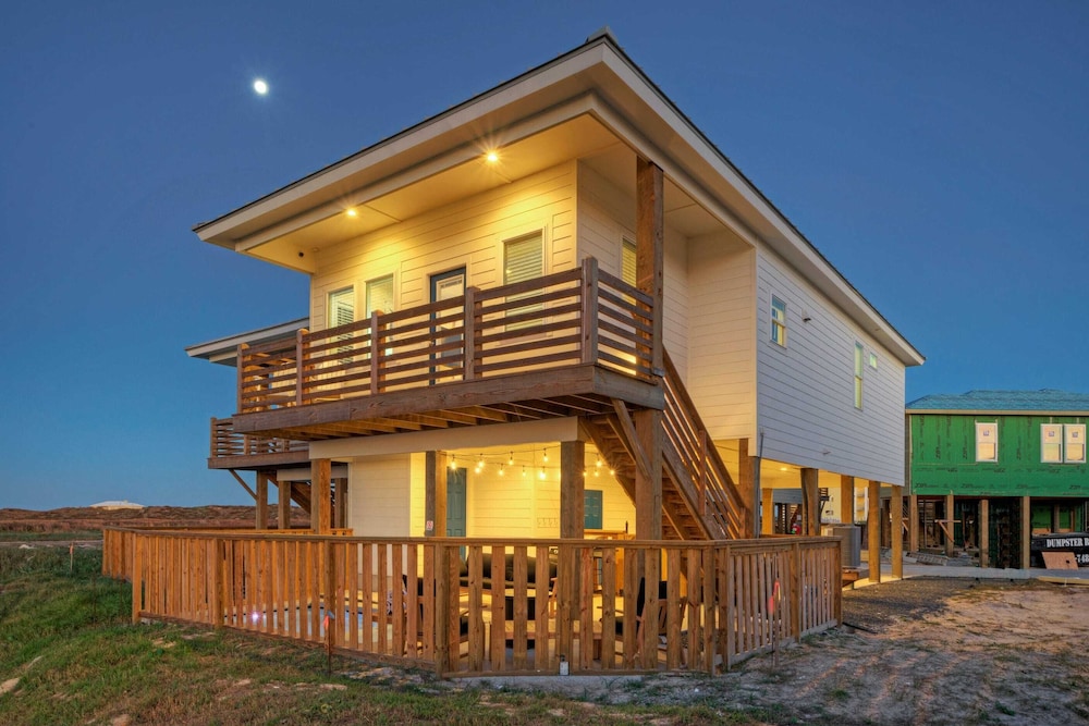 Cart-friendly Boardwalk to the Beach Private Pool, Firepit & Pond Views 361 Bayview