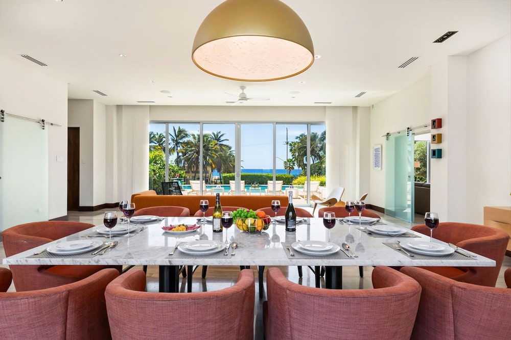 NEW Luxury 4BR Beachfront Villa w Infinity Pool