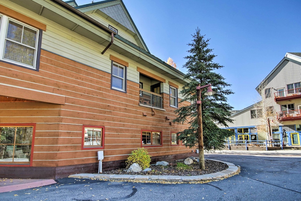 Keystone Retreat w/ Pool Access: Walk to Ski Lift! view 5