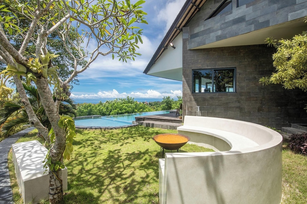 Stunning 6BR Villa 5 Mins to Bingin