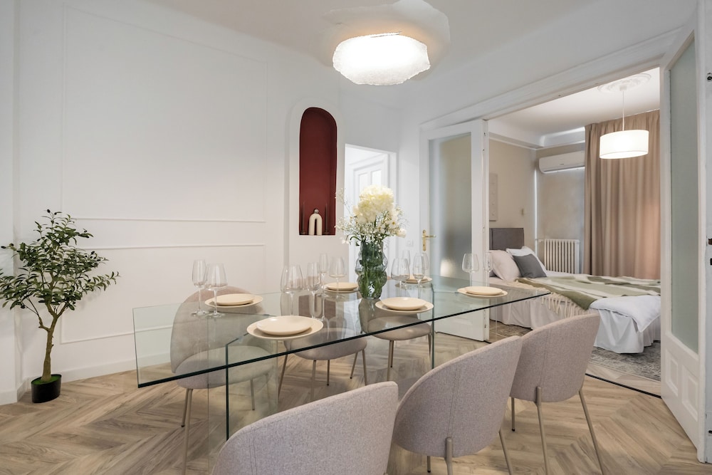 Refined & Spacious 3-Bedroom Flat Near Cismigiu, Balcony with Boulevard Views