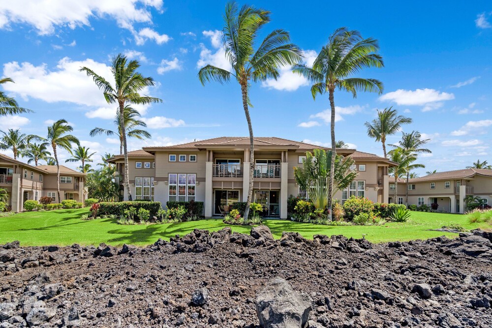 Spacious Top-floor Villa With Stunning Views - Walk to A-bay, Dining & Shops! - Vrkcv