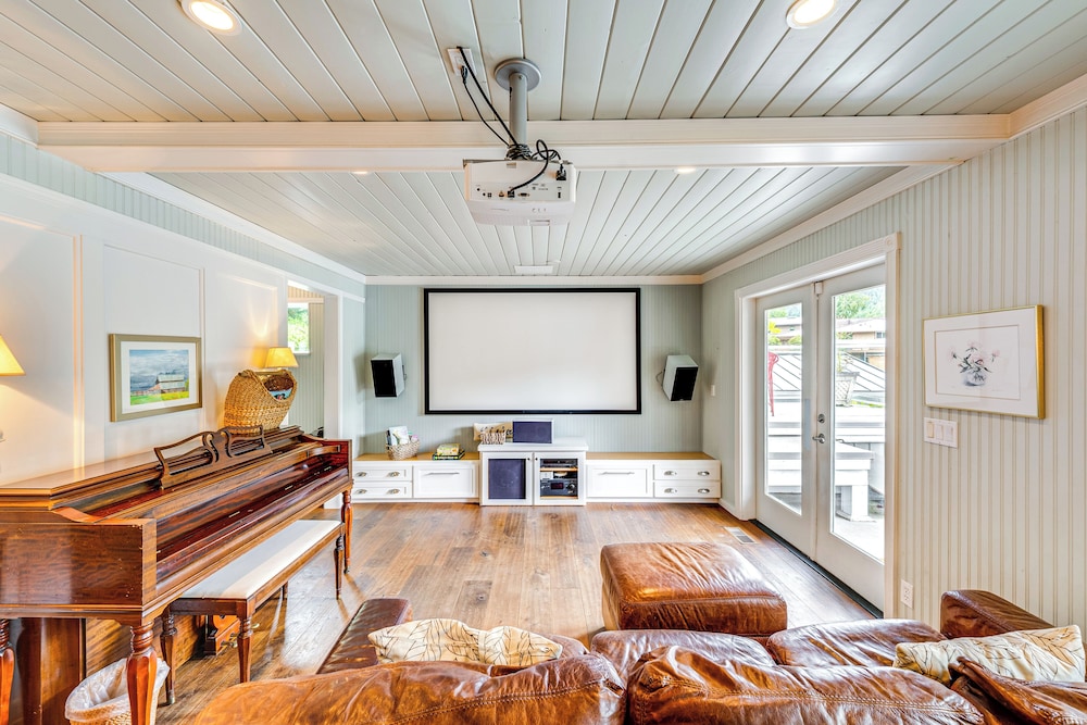 Waterfront Home on Lake Samish w/ Hot Tub & Dock!