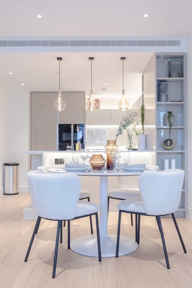 Charming 2BD Contemporary Flat - White City!