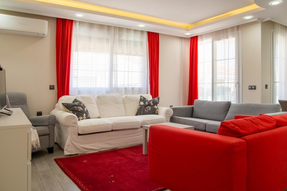 Vibrant and Central Flat Near Sea in Cesme view 2