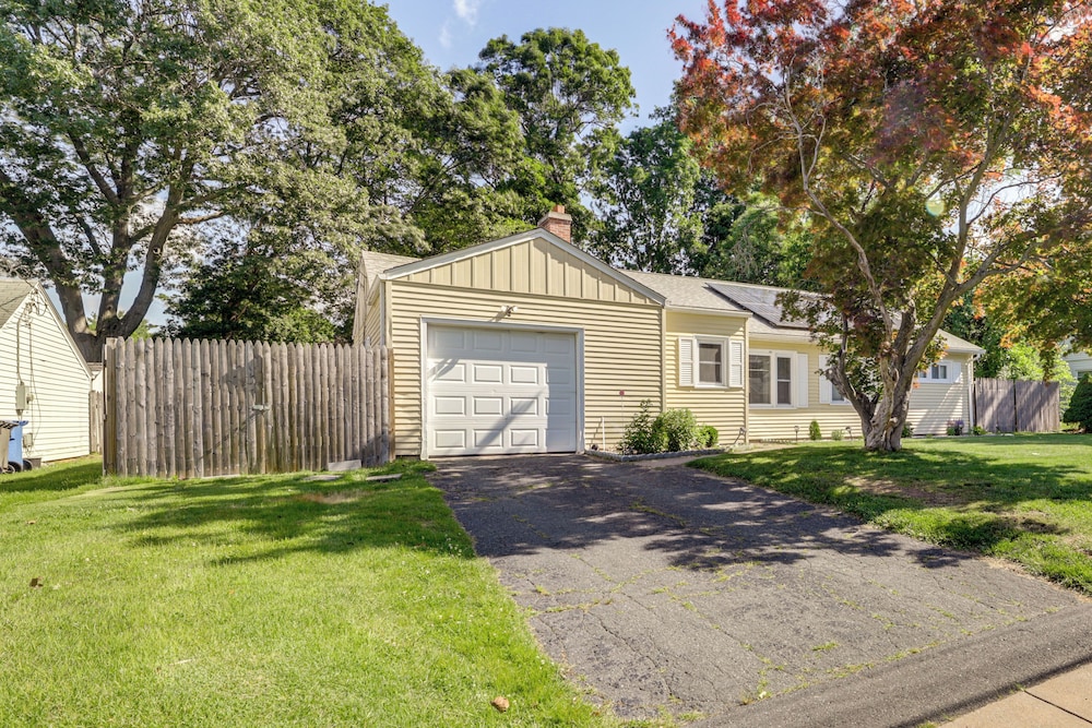 10 Mi to Hartford: Family Home w/ Yard