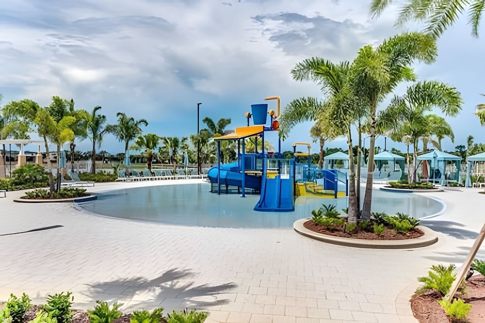 Luxury 5-bed Home With Private Splash Pool