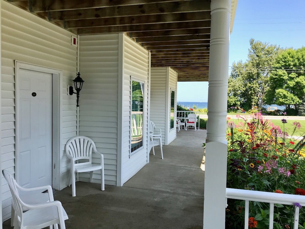 Bay Breeze Resort