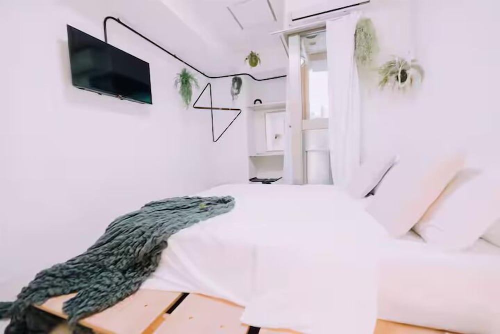 Minimalist Loft 1002