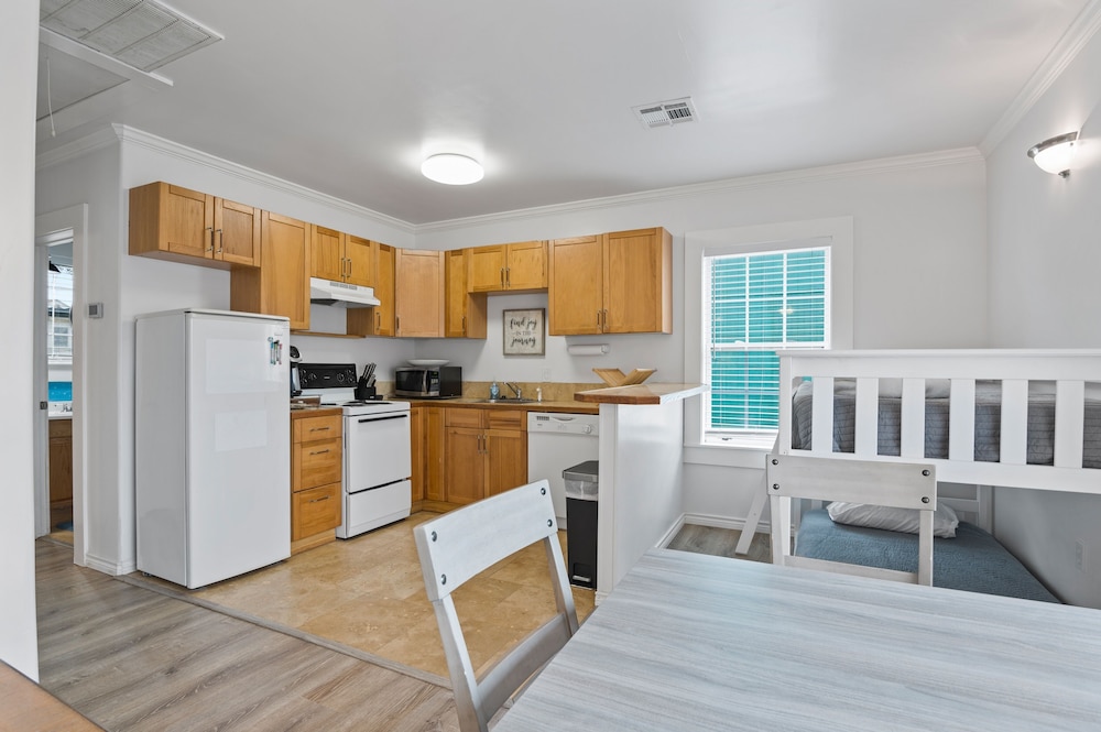 Bungalow On Ave O 1 Bedroom Home