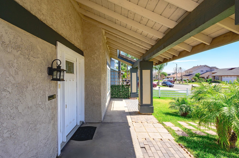 Near ONT Ontario Oasis Designer Home w Garden Park