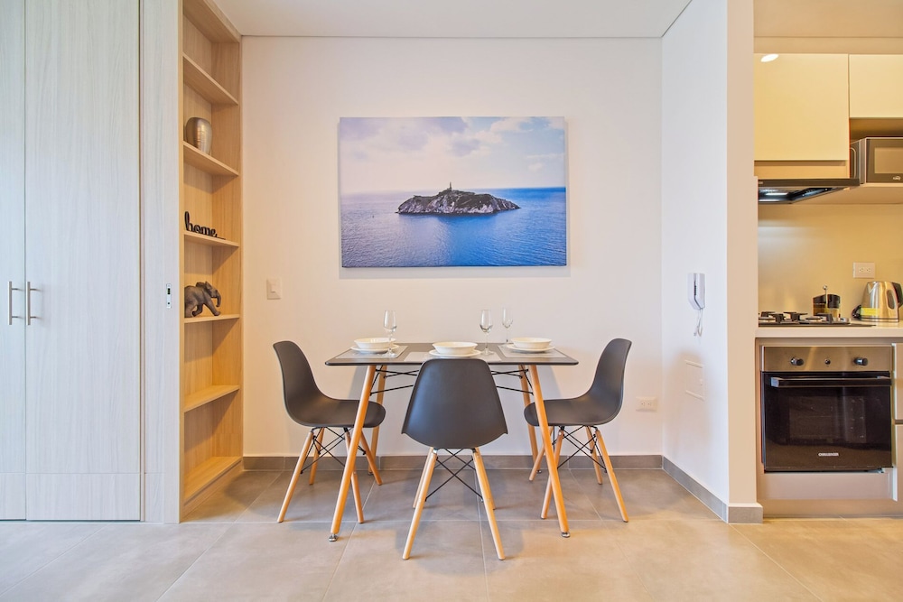 Salguero Suites By HostPro