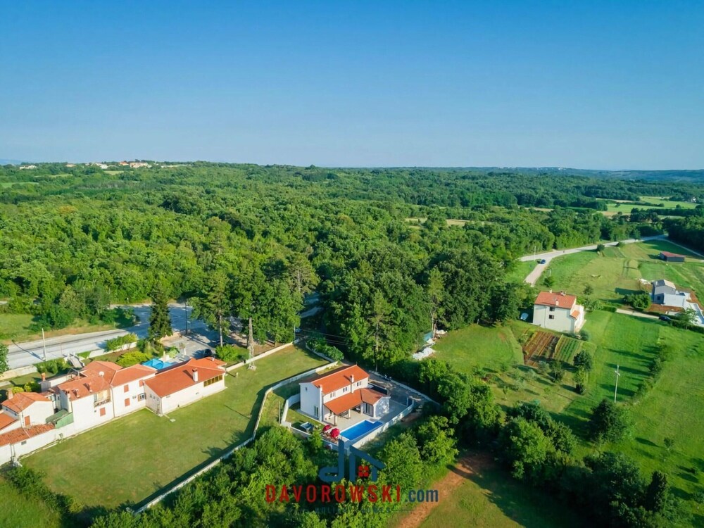 Blaise Comfortable Holiday Residence view 4