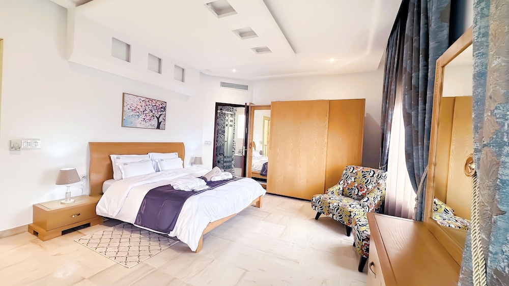 L'Orchidée - Luxury Suites