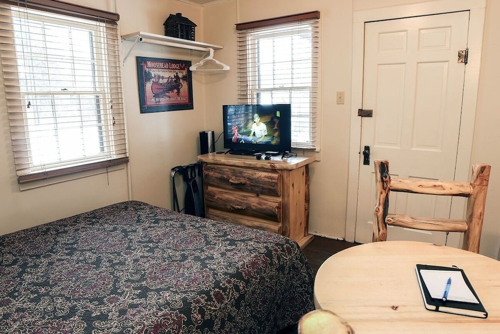 Triple R Cottages: 7 1 Bedroom Cabin - Property Image 2