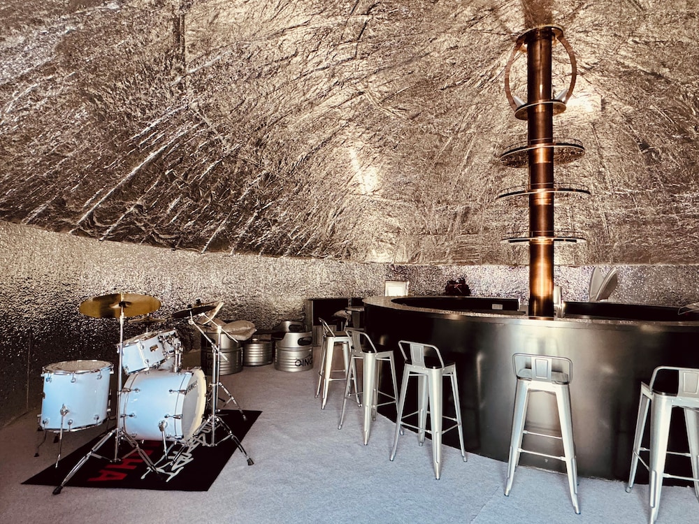 QING Luxury Campground Hotel