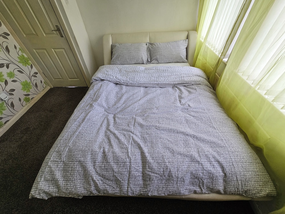 Cosy 3-bed Semi-detached House in Bradford view 4