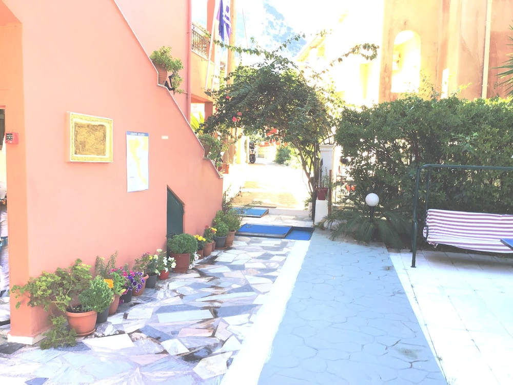 Almyra Apartments & Studios