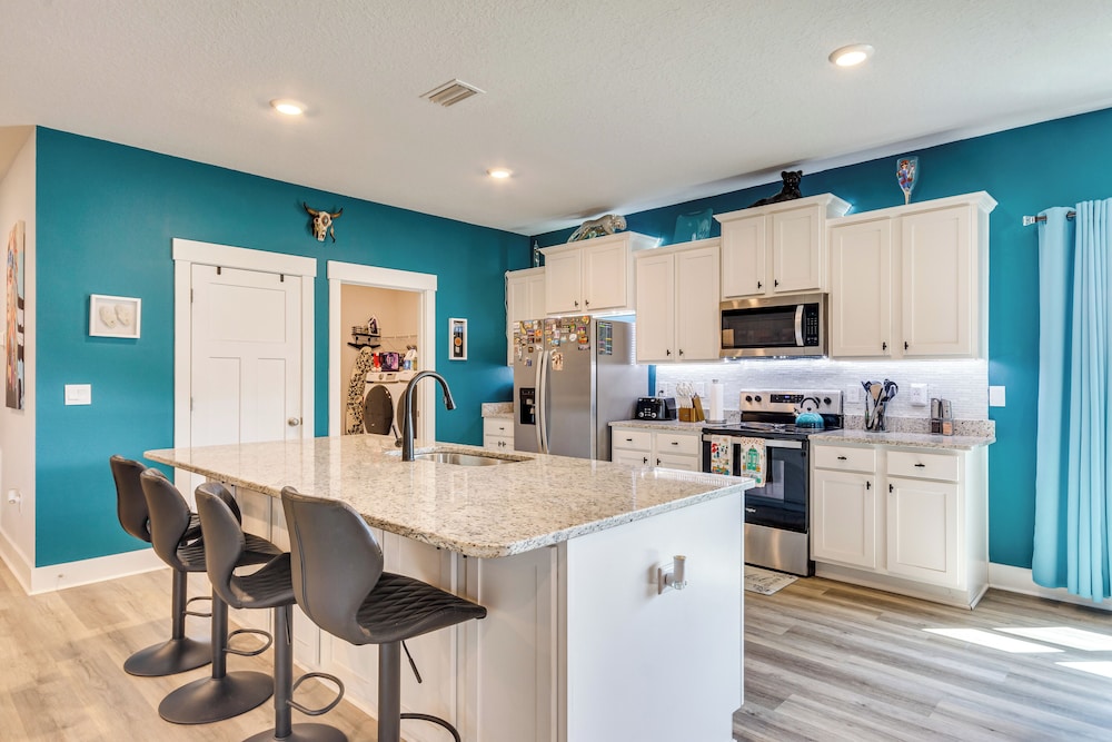 Pet-friendly Pensacola Home w/ Fenced Backyard