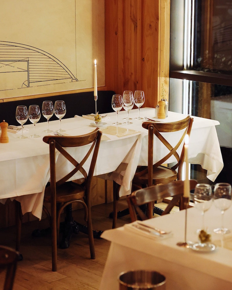 LES SUITES DU PORT by Le Saint Ferdinand