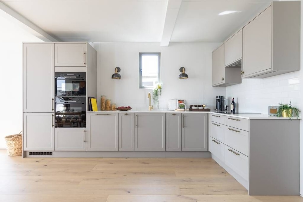 Cheyne Walk Houseboat by Onefinestay