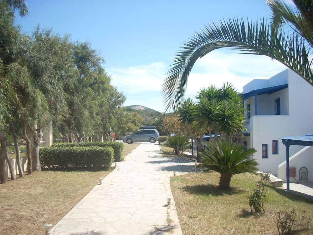 Aeraki Studios & Apartments