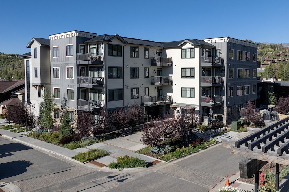 Downtown Flat 2 Bedroom Condo