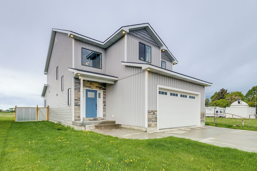 4 Mi to Snake River: Family Home w/ Yard in Rigby