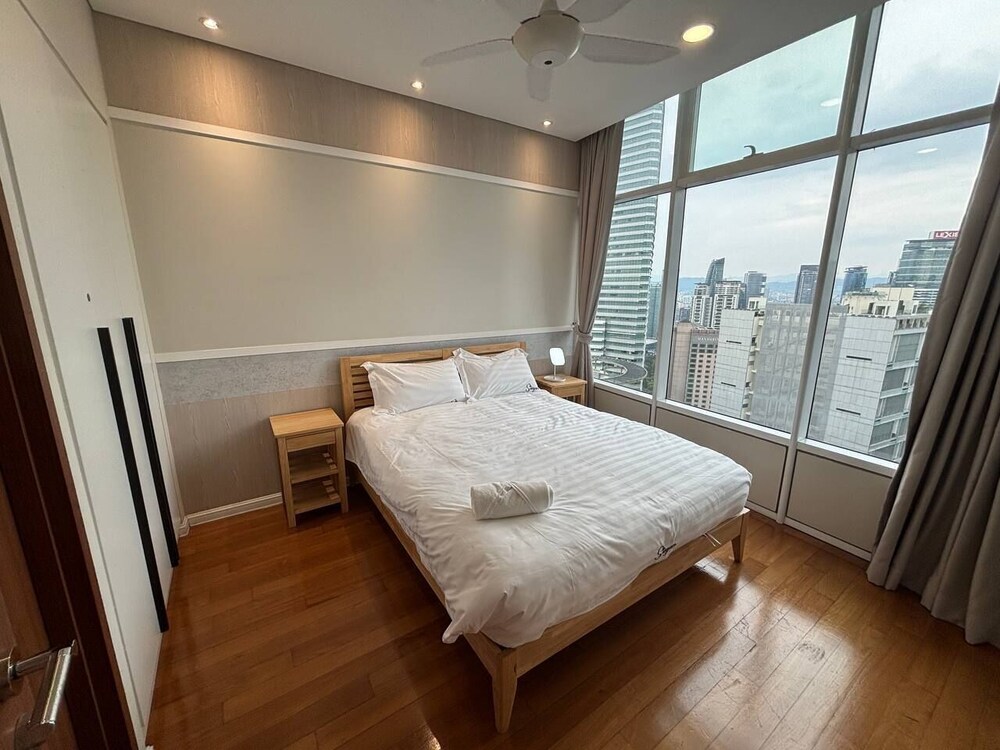 Sky Suites KLCC by Easy Nap