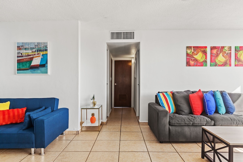 Otium Stay Steps From the Beach City Views Pet Friendly