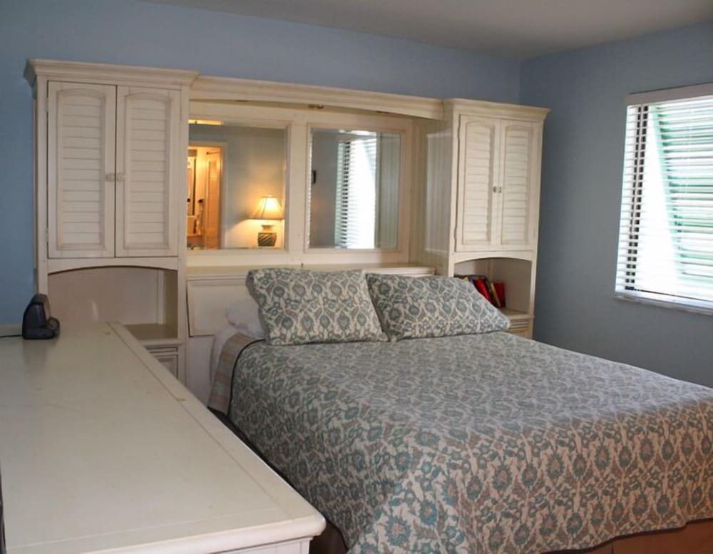 Edgewater Inn