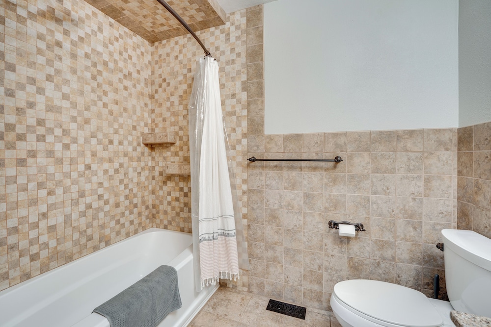 Private Hot Tub: Home Near Moses Lake Access