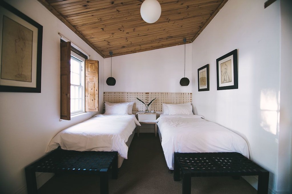 Shiraz Estate Villa & Studios