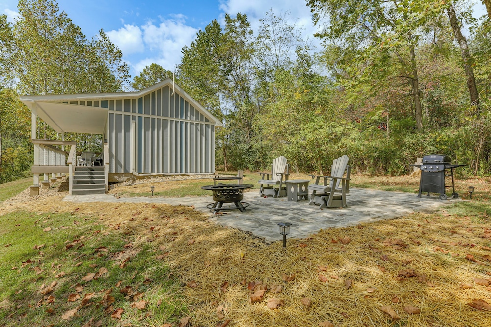 Cottage Close to Caves & Trails in Hocking Hills!