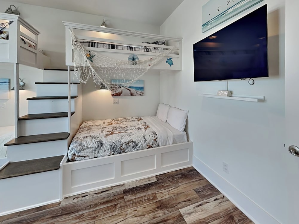 Seabreezy Lane by Ryson Vacation Rentals