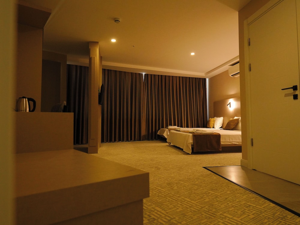 Bonnie City Hotel - Image 10