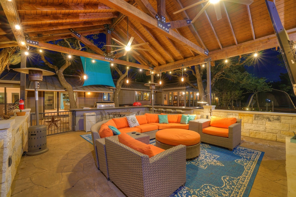 Terracotta Oasis - Wimberley for 30 Guests