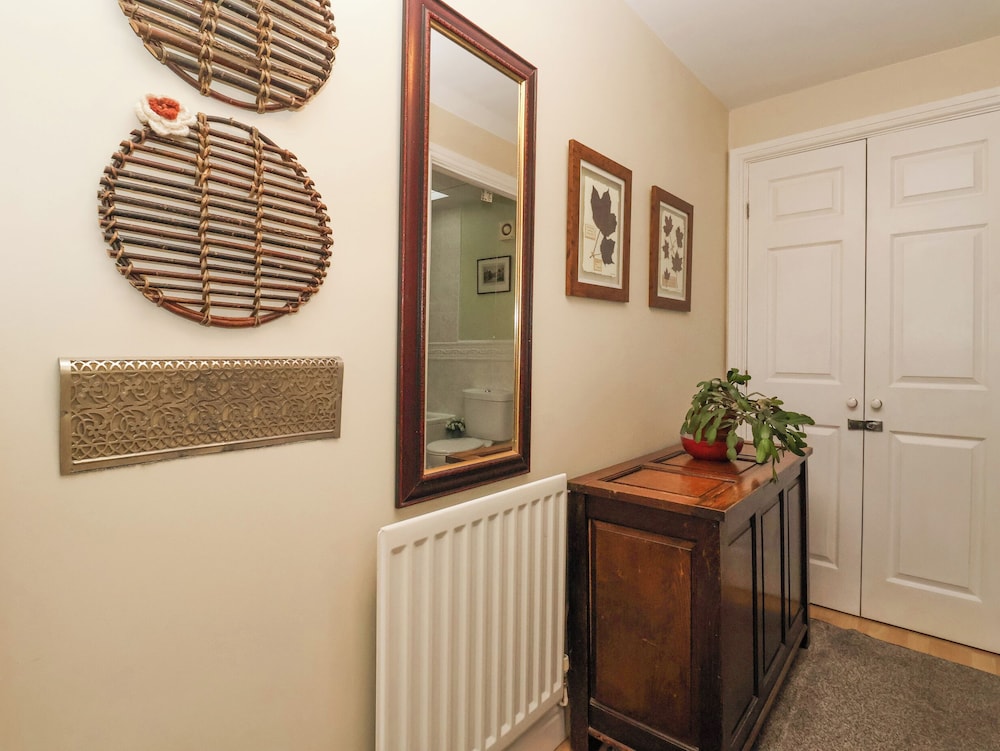 3 Westgate Mews