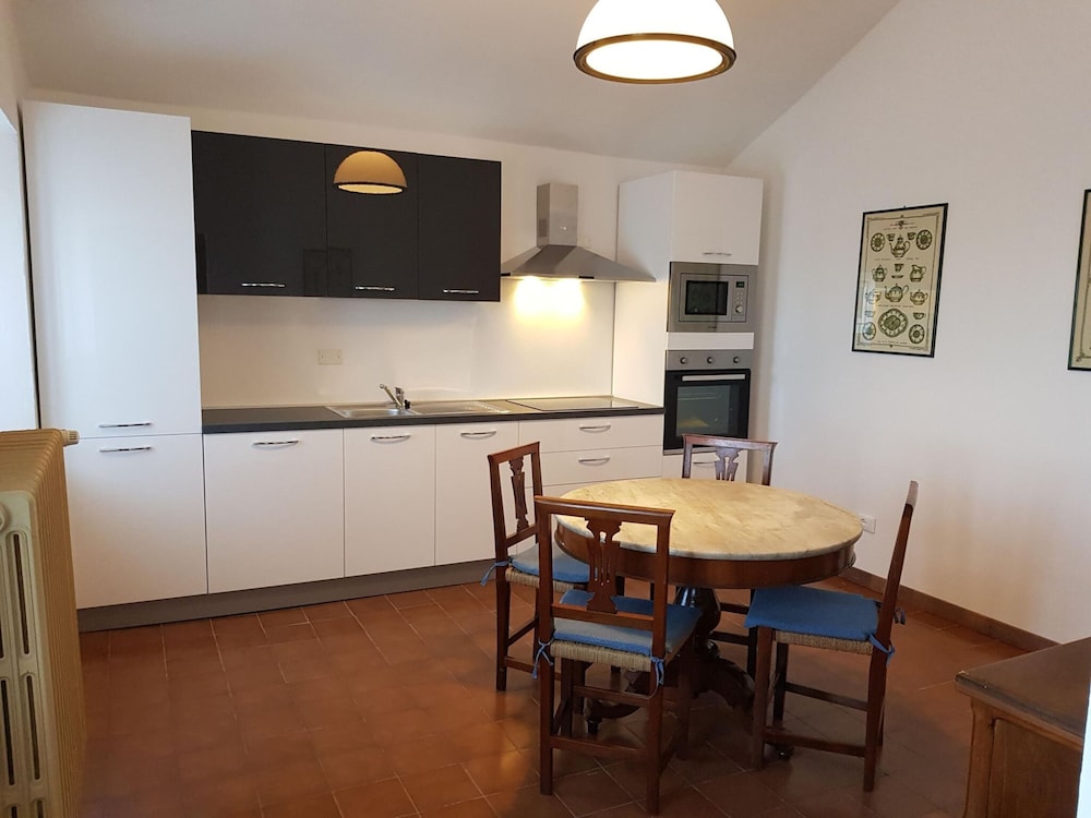 Apartment in a 19th Century Building, in the Hills With Stunning Views, Wifi view 5