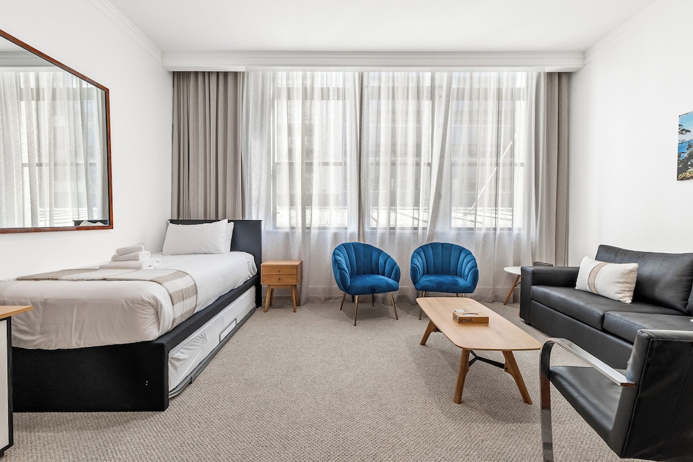 Central 1BR w/ Pool,Gym+Tennis Court Zodiak Stays