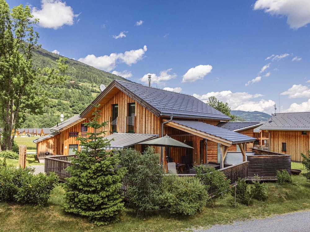 Attractive Chalet With Whirlpool