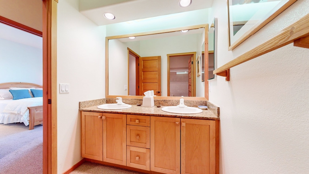 Snowcreek V #819 4 Bedroom Condo